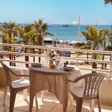 Apartment Sea View In Les Pins